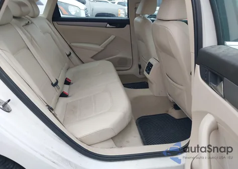 2014 Volkswagen Passat 1.8T Se z USA, uszkodzony, nr VIN 1VWBS7A32EC113746